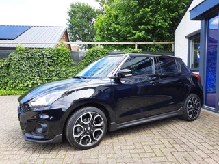 Hoofdafbeelding Suzuki Swift Suzuki Swift 1.4 Sport Smart Hybrid Adapt. cruise, Led, Camera