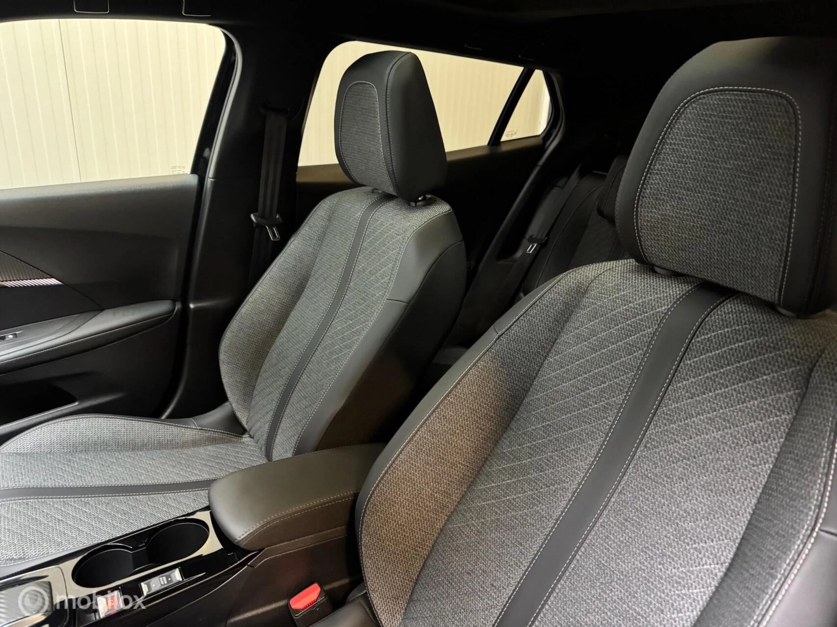 Hoofdafbeelding Peugeot e-2008