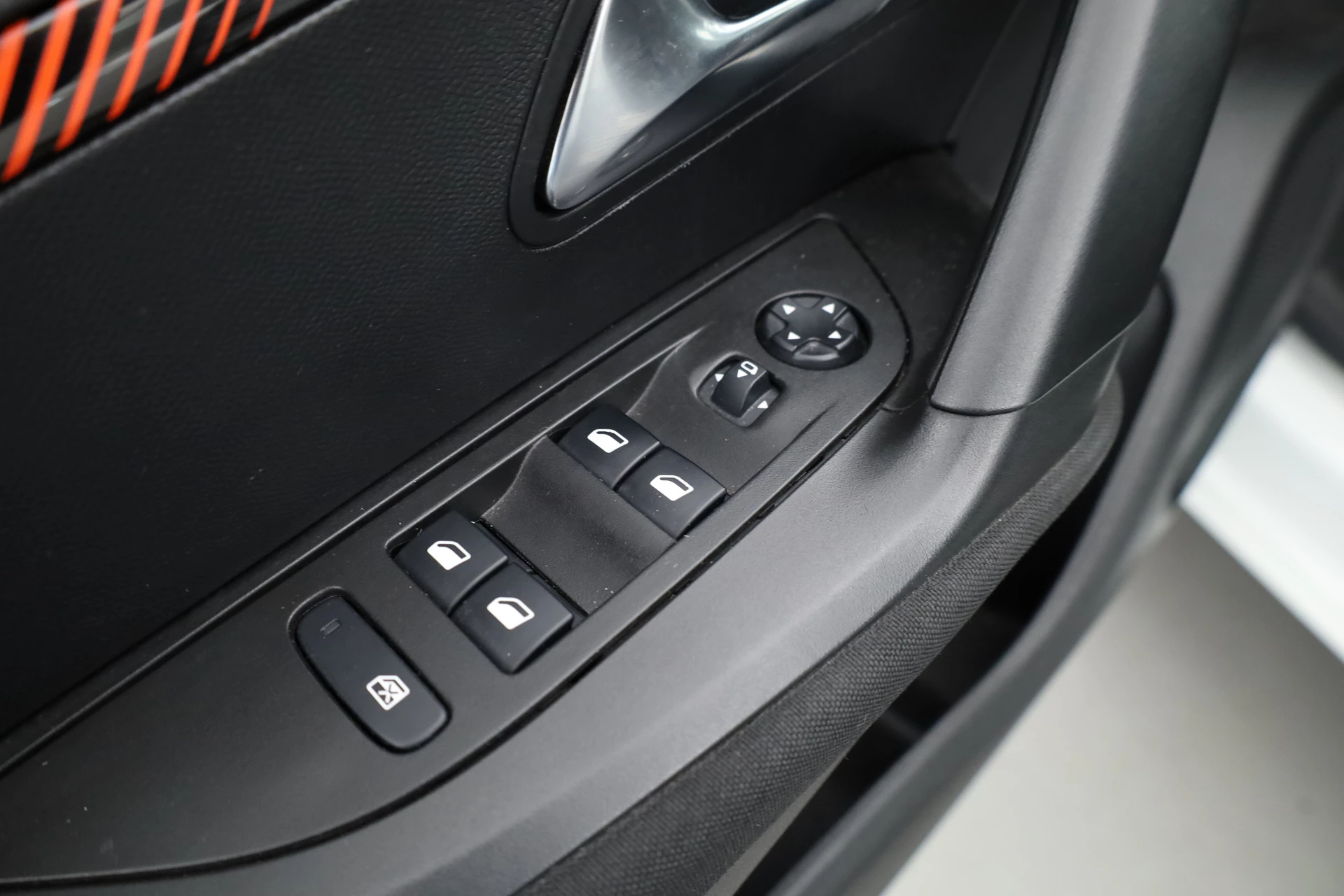 Hoofdafbeelding Peugeot e-2008