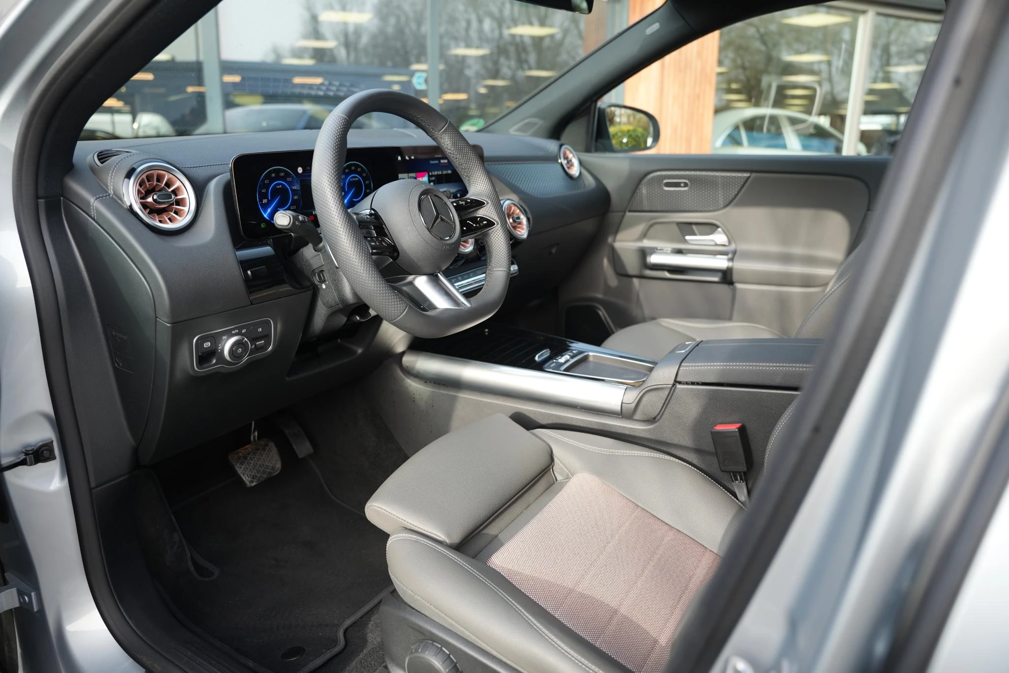 Hoofdafbeelding Mercedes-Benz EQA