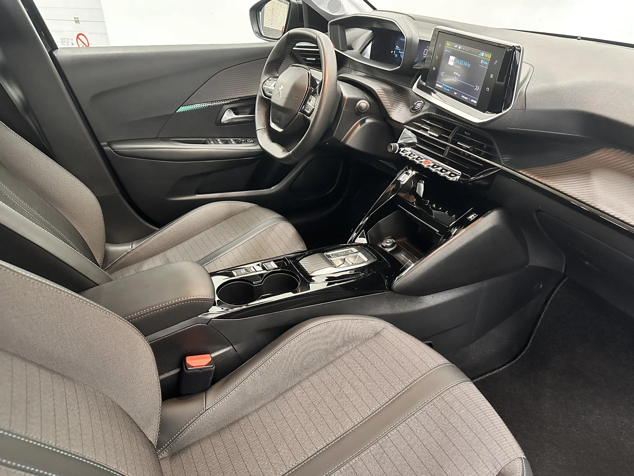 Hoofdafbeelding Peugeot e-208