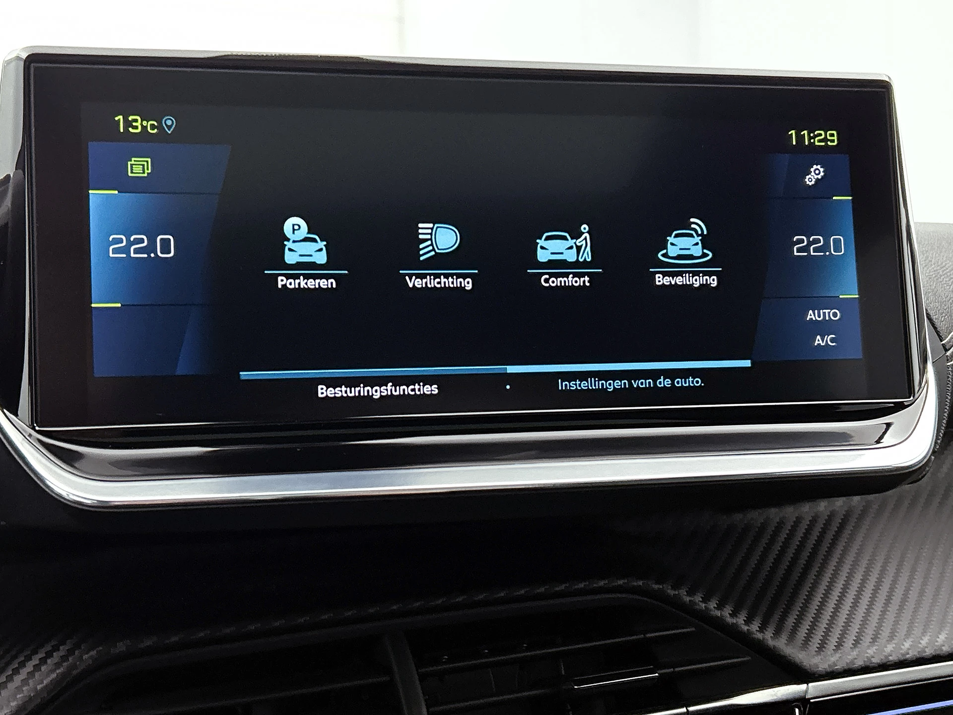 Hoofdafbeelding Peugeot e-2008