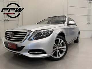 Hoofdafbeelding Mercedes-Benz S-Klasse Mercedes-Benz S-Klasse 500 Prestige Plus PANO/BURMESTER/NACHTZICHT/MASSAGE+VENTILATIE/NAPPA-LEER DESIGNO/AMBIENT-SFEER/CAMERA/LED-INTELLIGENT/SOFT-CLOSE/19"BREEDSET/EXCLUSIVE-PAKKET/VOLLEDIG MERCEDES DEALER HISTORIE/TOPCONDITIE/1e E