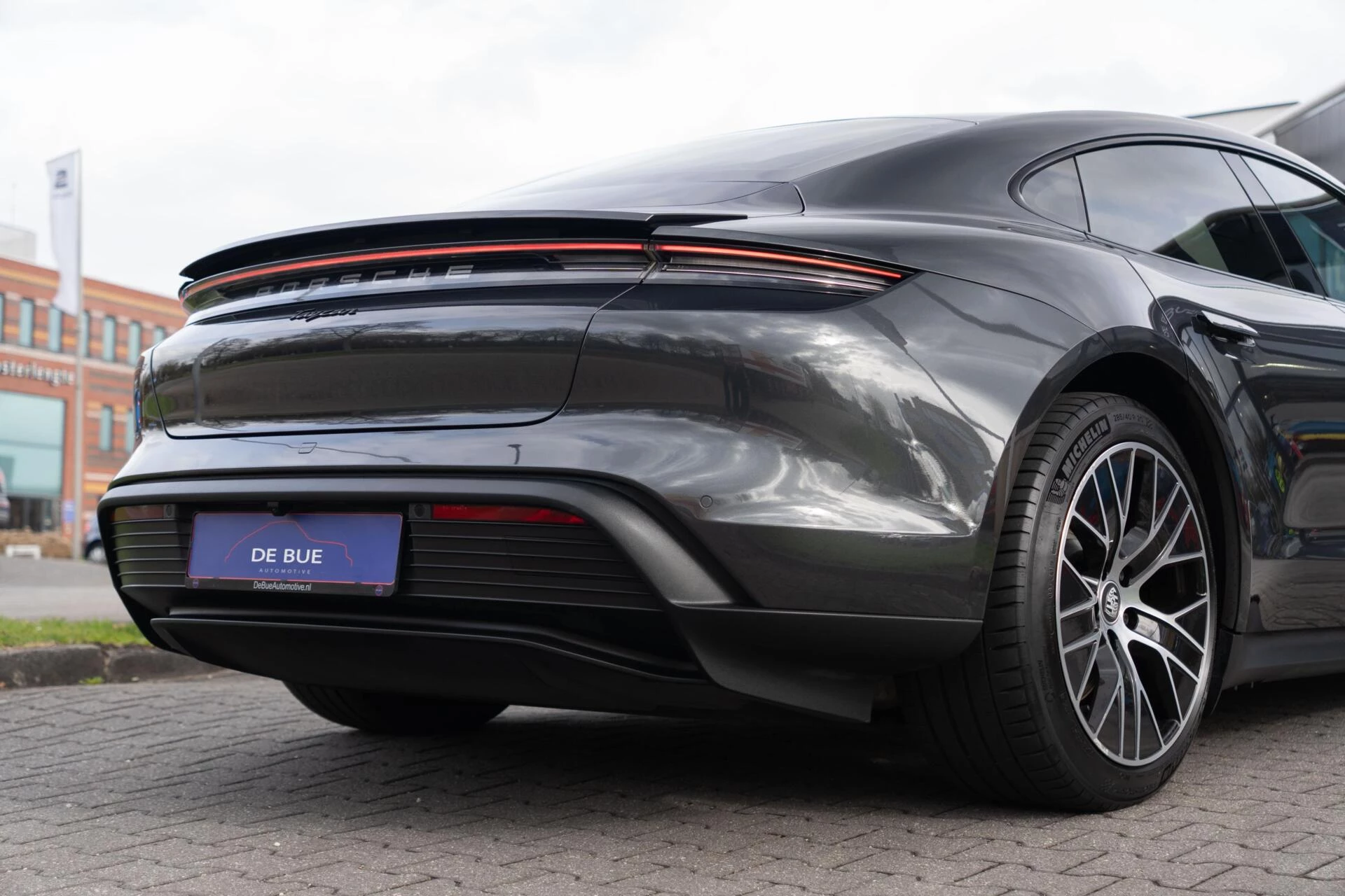 Hoofdafbeelding Porsche Taycan