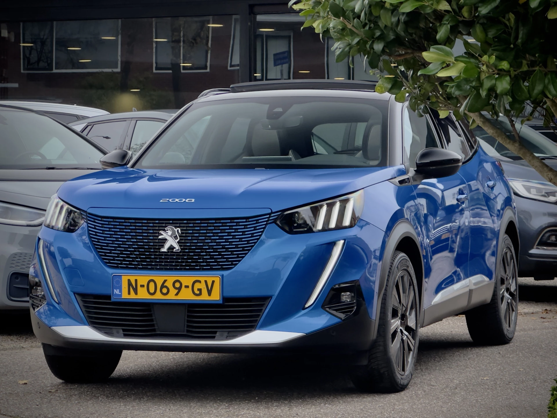 Hoofdafbeelding Peugeot e-2008