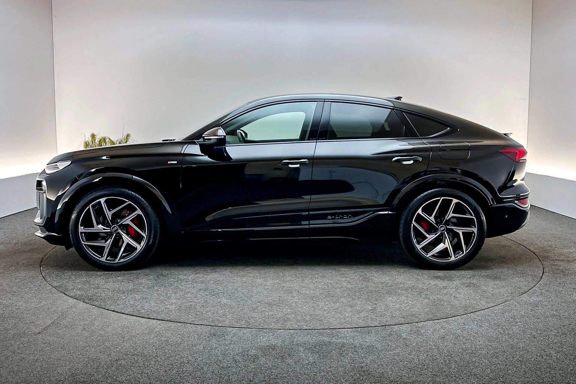 Hoofdafbeelding Audi Q6 e-tron