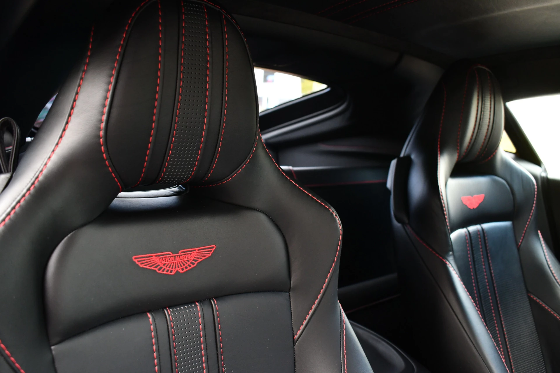 Hoofdafbeelding Aston Martin V8 Vantage