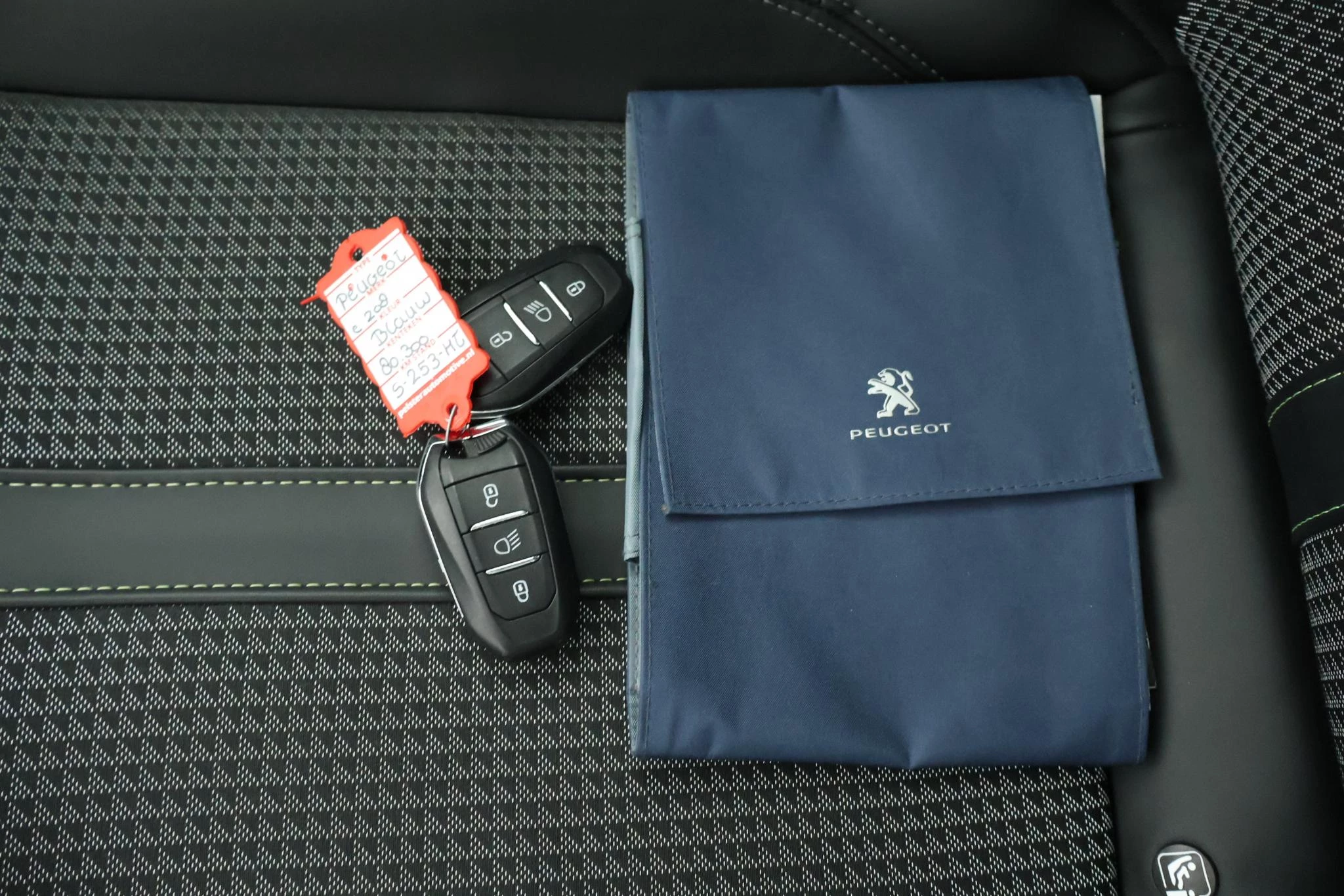 Hoofdafbeelding Peugeot e-208