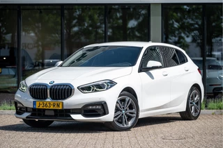 BMW 1 Serie 118i Executive Edition | Sport Line | Navi | Apple CarPlay | Camera  | Park Assist | 17"