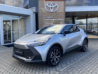 Toyota C-HR 1.8 HYBRID FIRST-EDITION STOEL/STUURVERW PARK-SENSOREN ELEK-ACHTERKLEP BLIND-SPOT AD-CRUISE APPLE/ANDROID DRAADLOOS-LADEN LM-VELGEN DAB+ CAMERA
