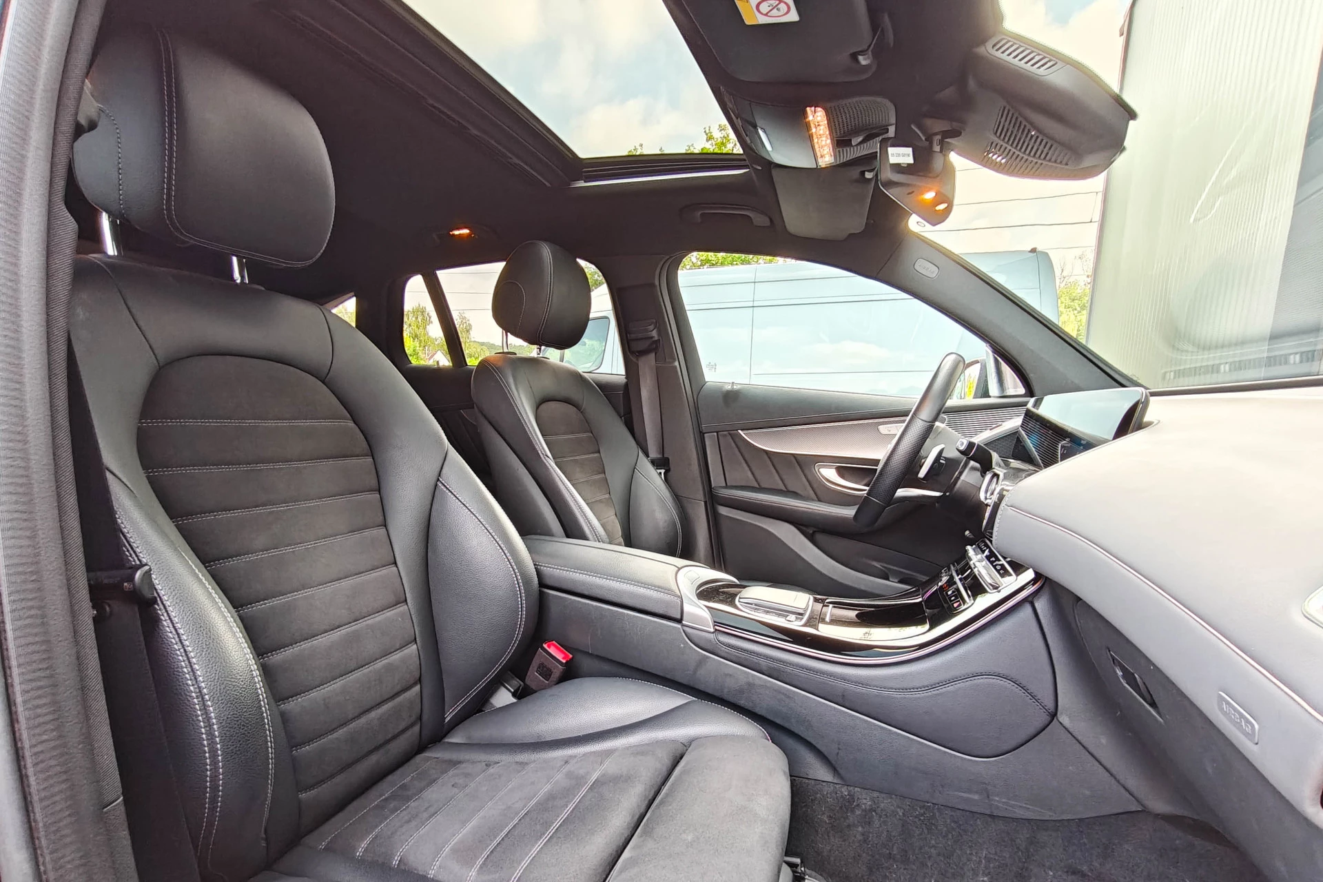 Hoofdafbeelding Mercedes-Benz EQC