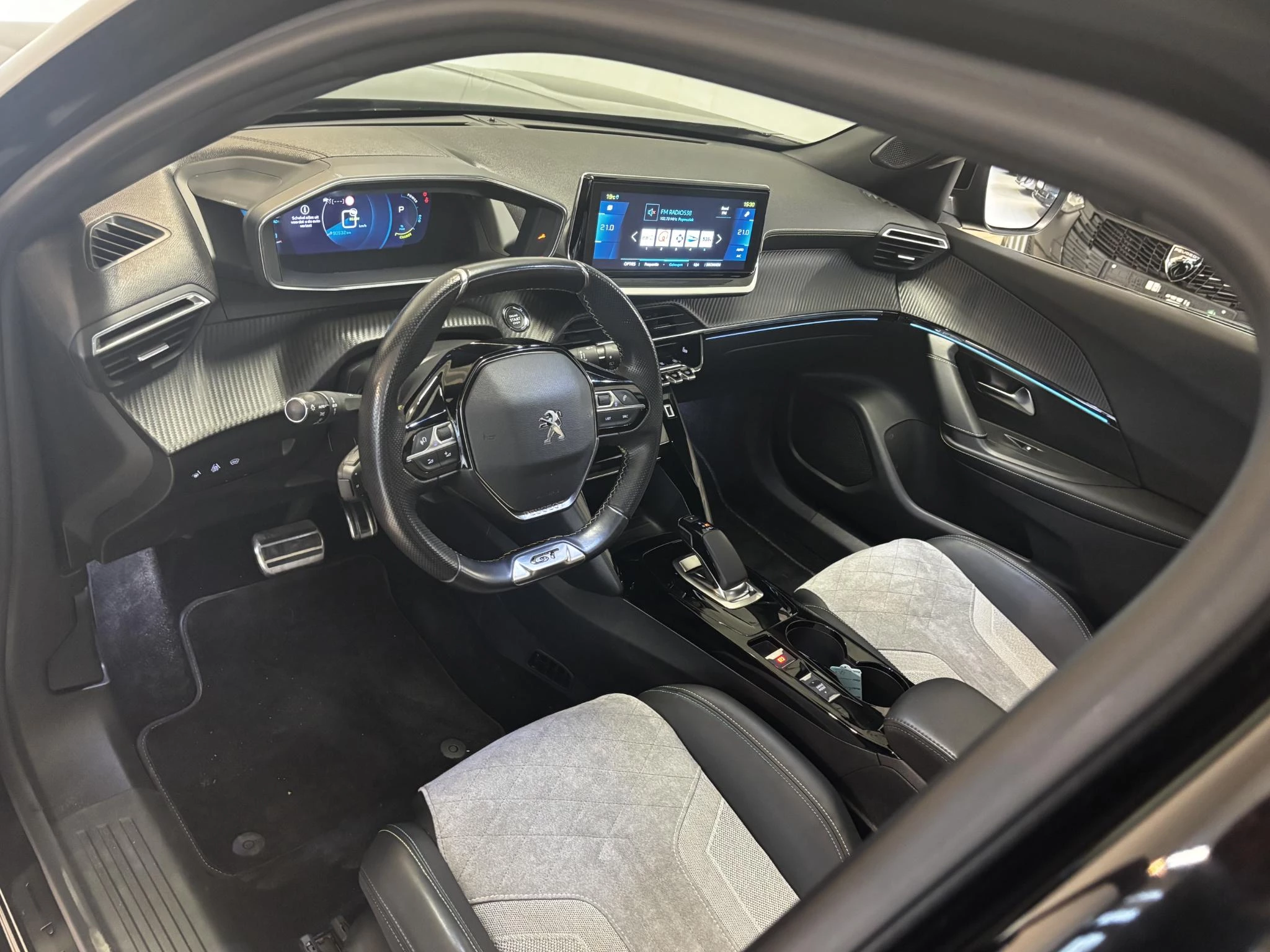 Hoofdafbeelding Peugeot e-2008