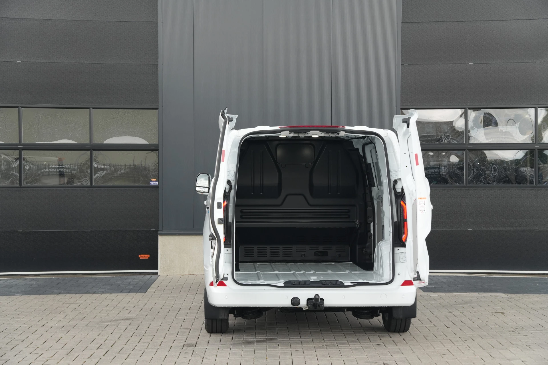 Hoofdafbeelding Ford E-Transit Custom