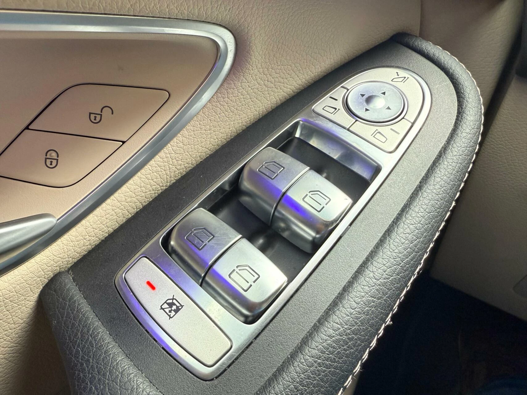 Hoofdafbeelding Mercedes-Benz EQC