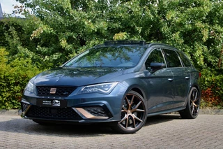 Hoofdafbeelding SEAT Leon SEAT Leon ST 2.0 TSI CUPRA R 4Motion | Schaalstoelen | Panoramadak | Virtual dashboard | Keyless | Beats by DRE | Camera | Adaptiv