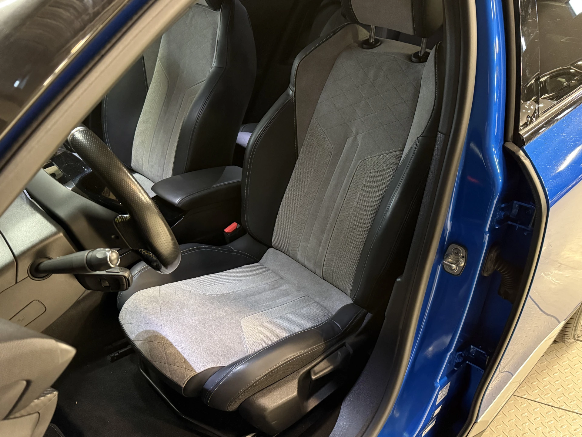 Hoofdafbeelding Peugeot e-2008