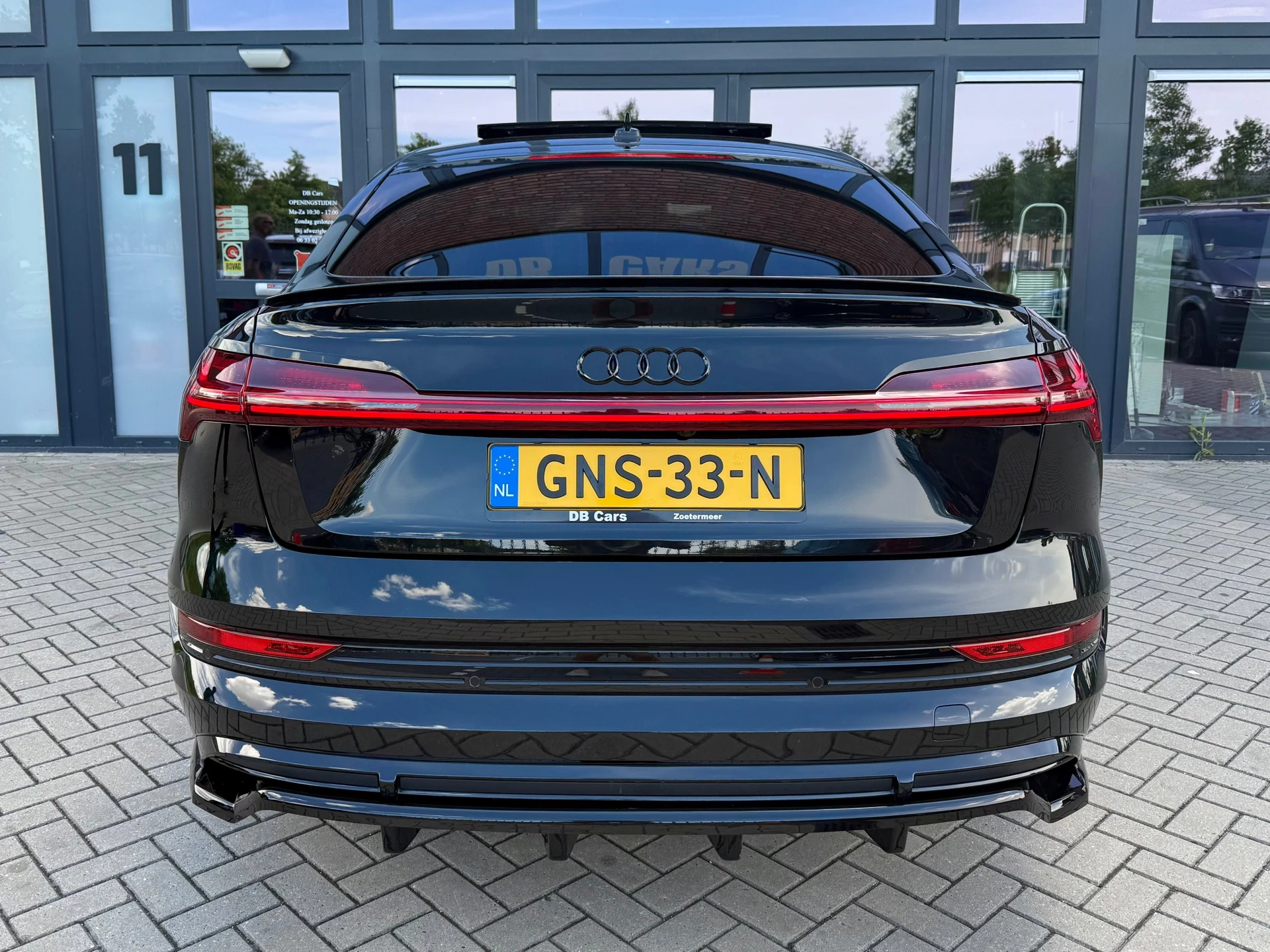 Hoofdafbeelding Audi e-tron
