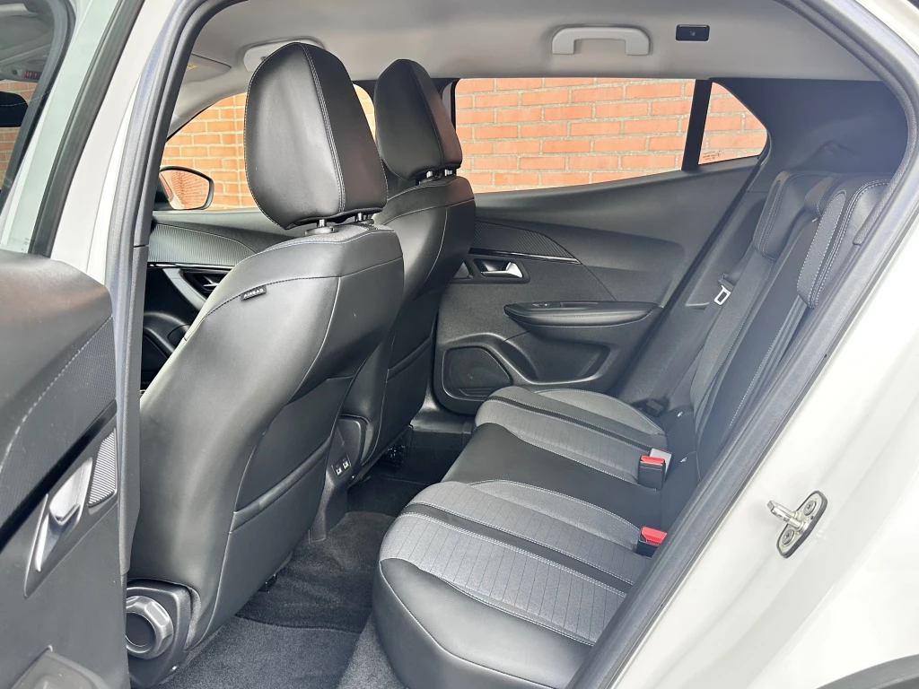 Hoofdafbeelding Peugeot e-2008