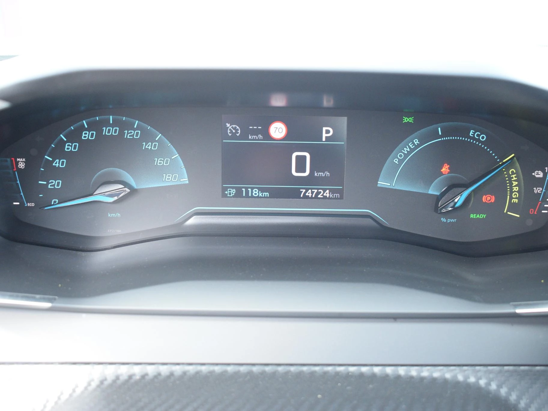 Hoofdafbeelding Peugeot e-2008