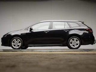 Hoofdafbeelding Toyota Corolla Touring Sports Toyota Corolla Touring Sports 1.8 Hybrid Sport (APPLE CARPLAY,NAVI,LED,CRUISE,SPORTSTOELEN,CAMERA,TREKHAAK,LM VELGEN,GETINT,PDC)