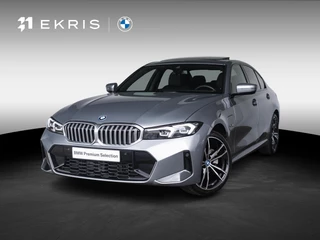 BMW 3 Serie Sedan 330e | M Sportpakket | Achteruitrijcamera | Schuif-/kanteldak | Sportstoelen | Parking Assistant
