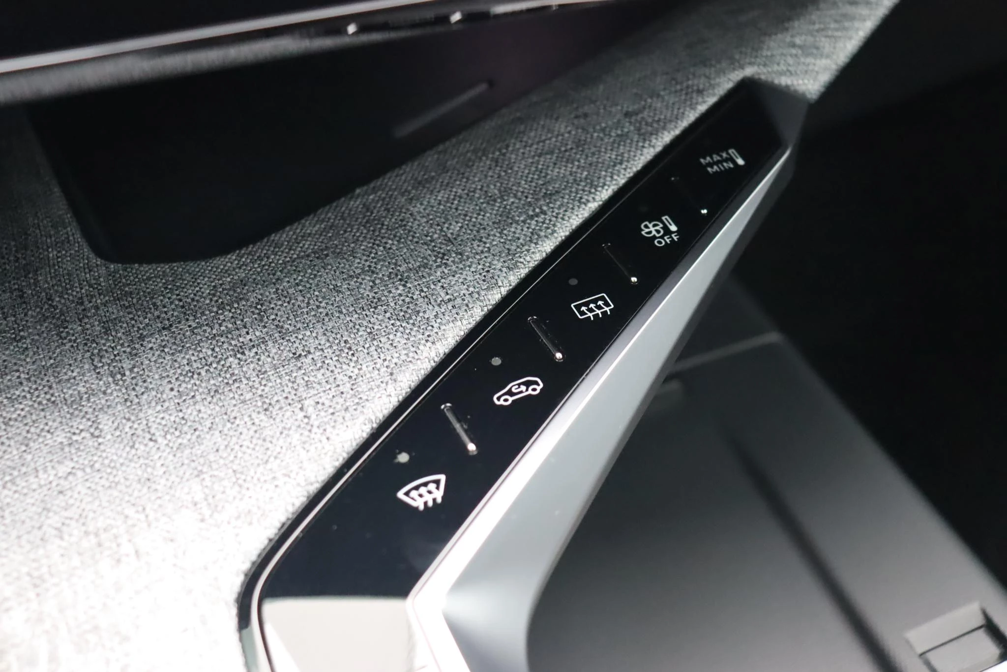 Hoofdafbeelding Peugeot e-3008