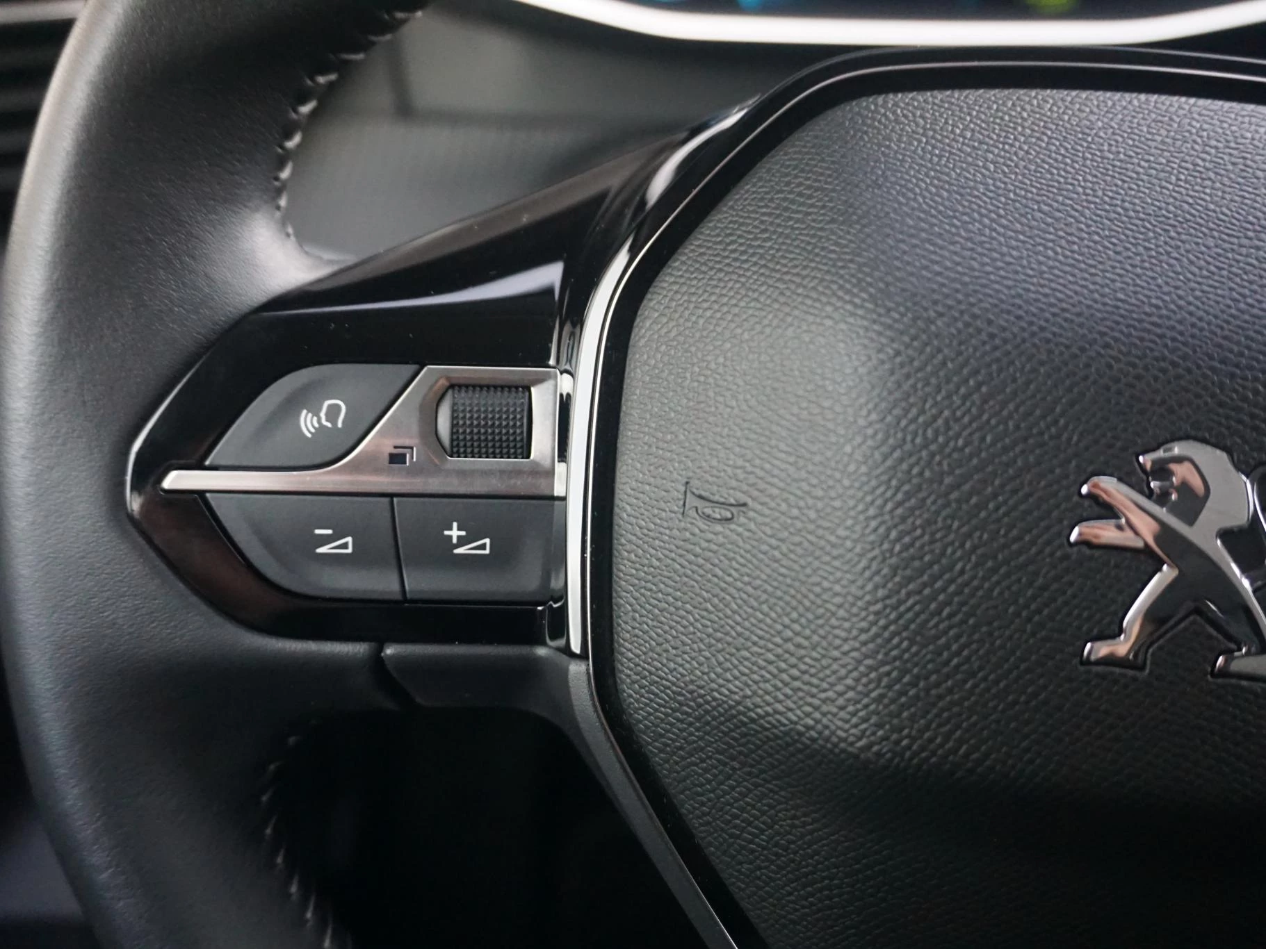 Hoofdafbeelding Peugeot e-208