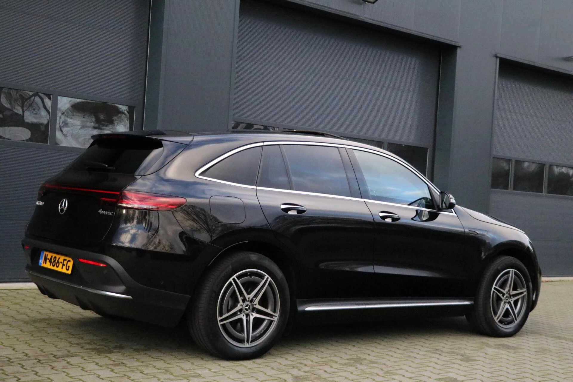Hoofdafbeelding Mercedes-Benz EQC