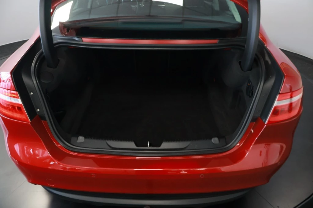 Hoofdafbeelding Jaguar XE