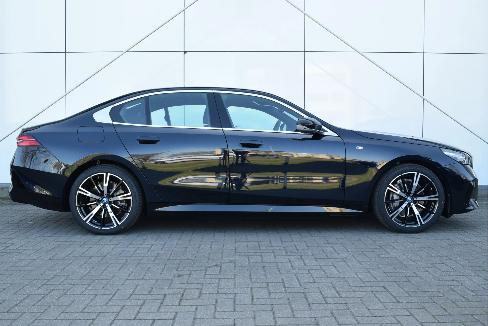 Hoofdafbeelding BMW i5