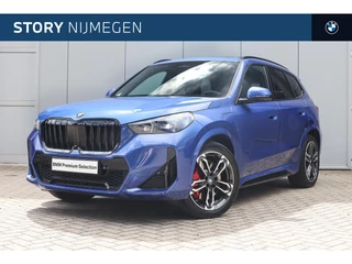 BMW X1 xDrive25e M Sport Automaat / Panoramadak / Trekhaak / Sportstoelen / M Adaptief onderstel / Comfort Access / Head-Up / Parking Assistant Plus / Stuurverwarming