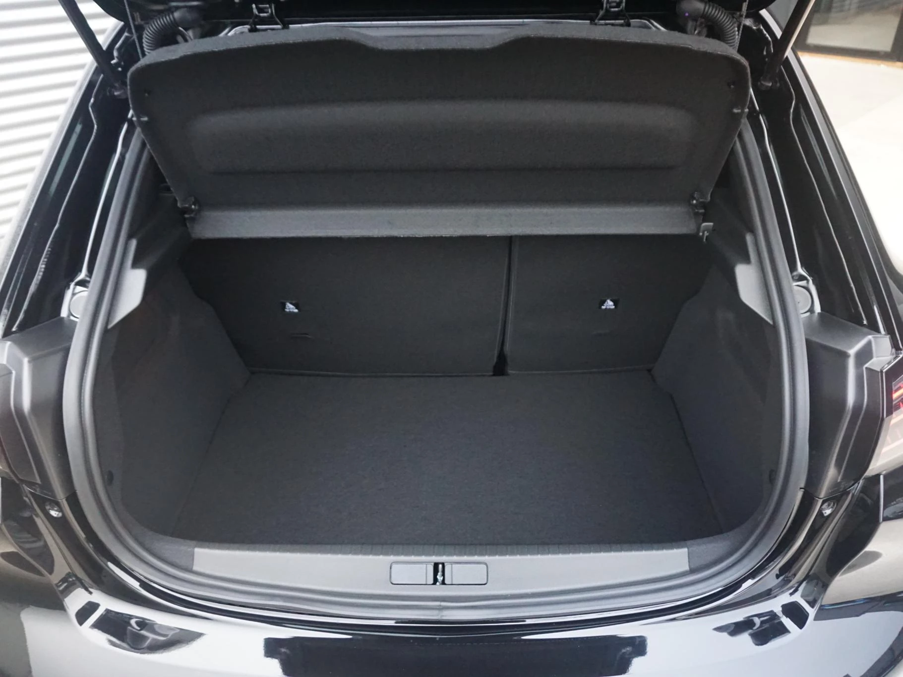 Hoofdafbeelding Peugeot e-208