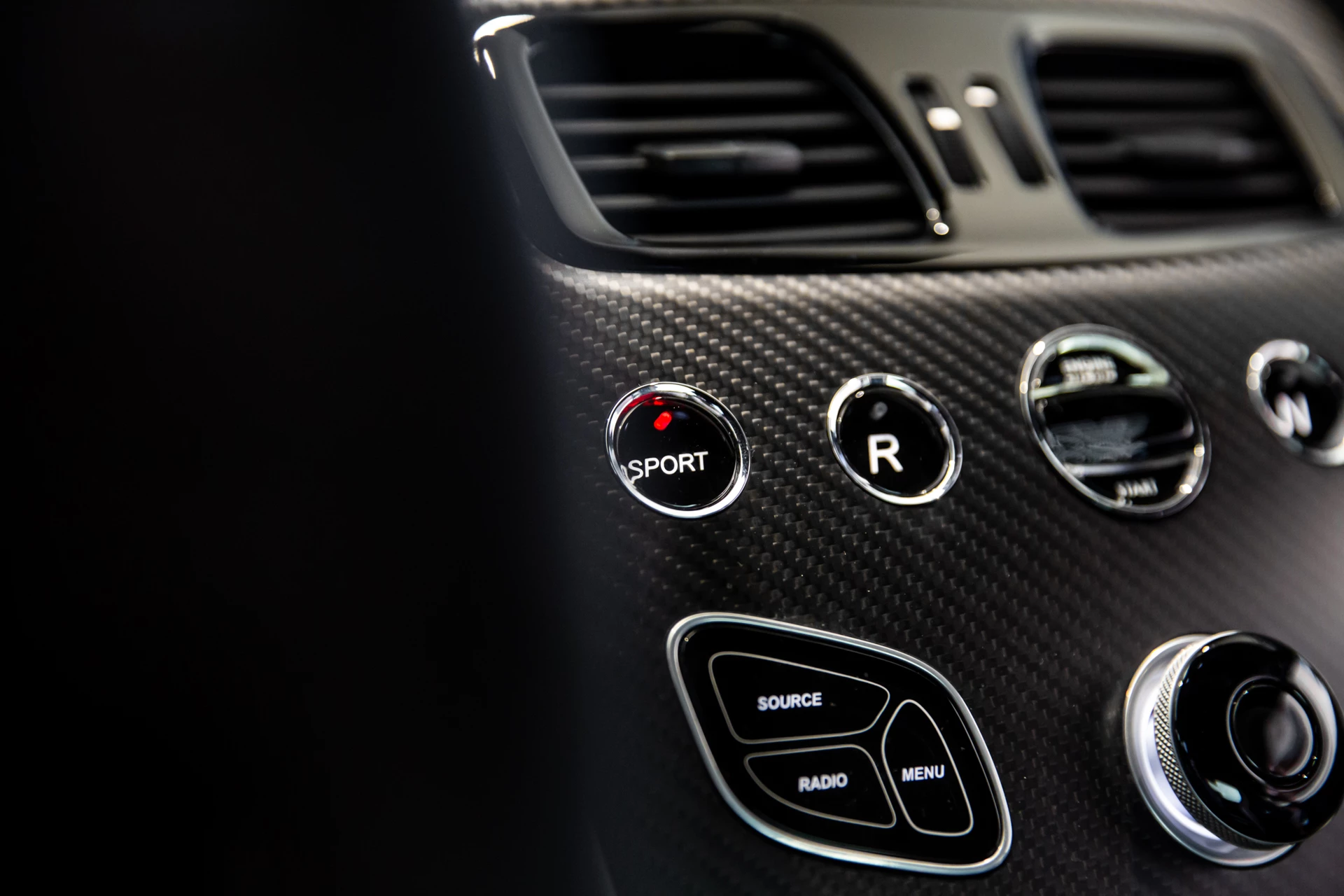 Hoofdafbeelding Aston Martin V8 Vantage