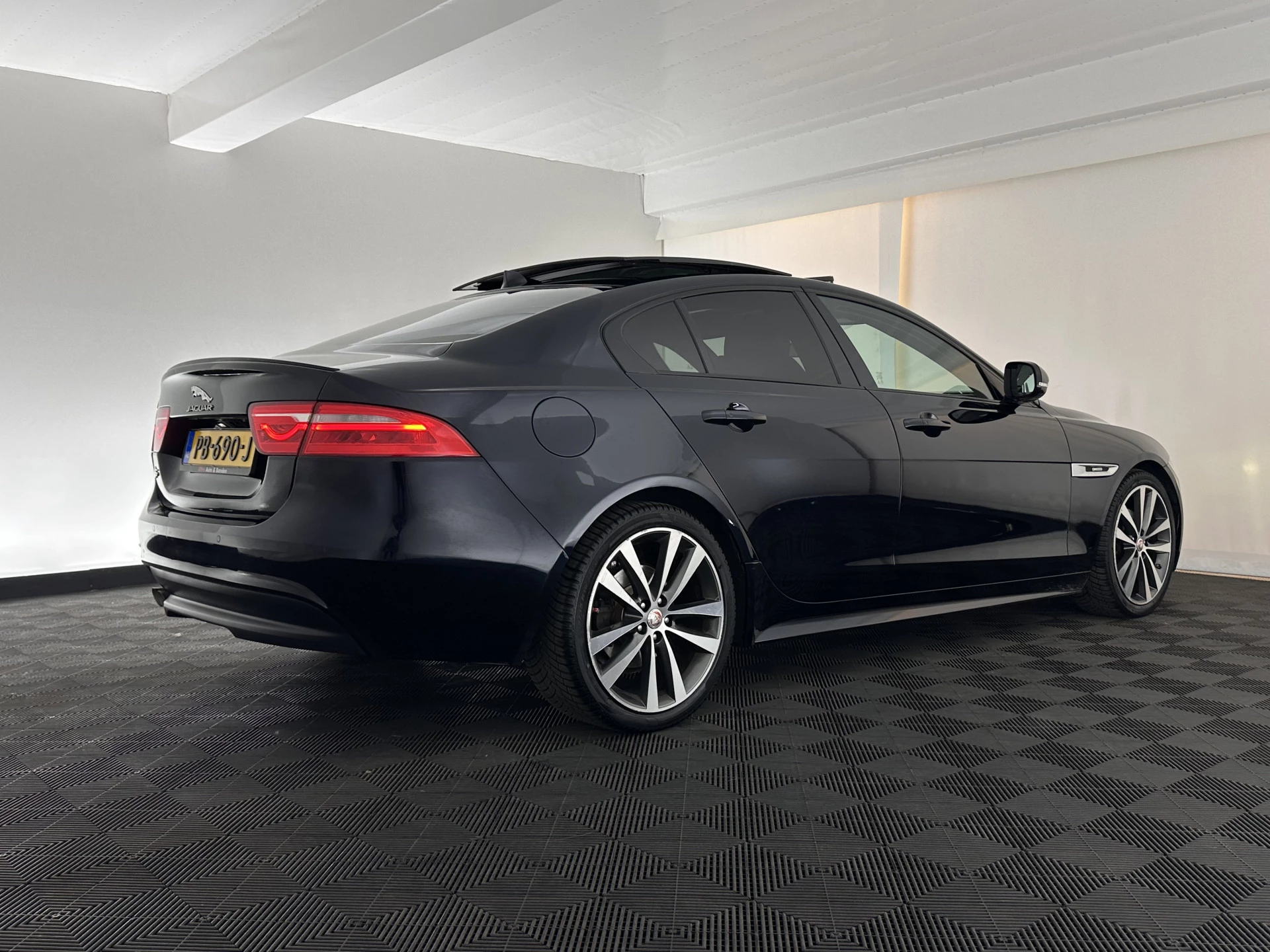 Hoofdafbeelding Jaguar XE