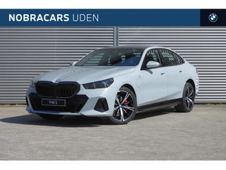 BMW 5 Serie 530e Automaat / Panoramadak / Trekhaak / Parking Assistant Plus / Comfort Access / Stoelventilatie / Stuurverwarming / Adaptieve LED