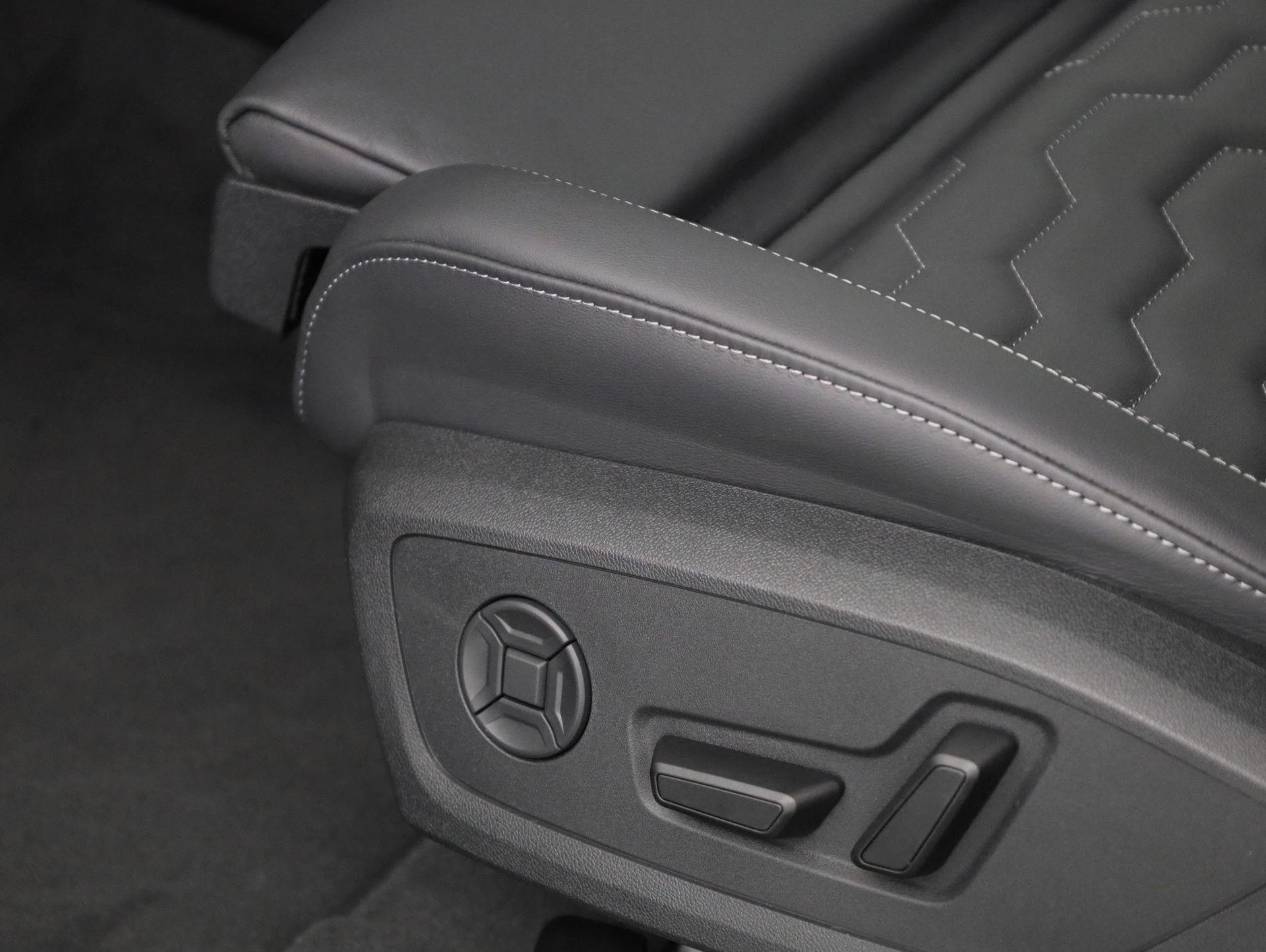 Hoofdafbeelding Audi A6 Avant e-tron
