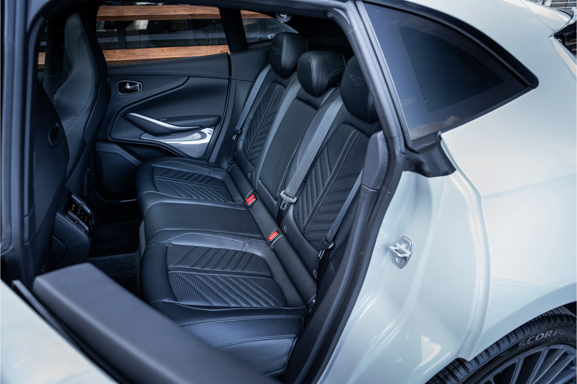 Hoofdafbeelding Aston Martin DBX