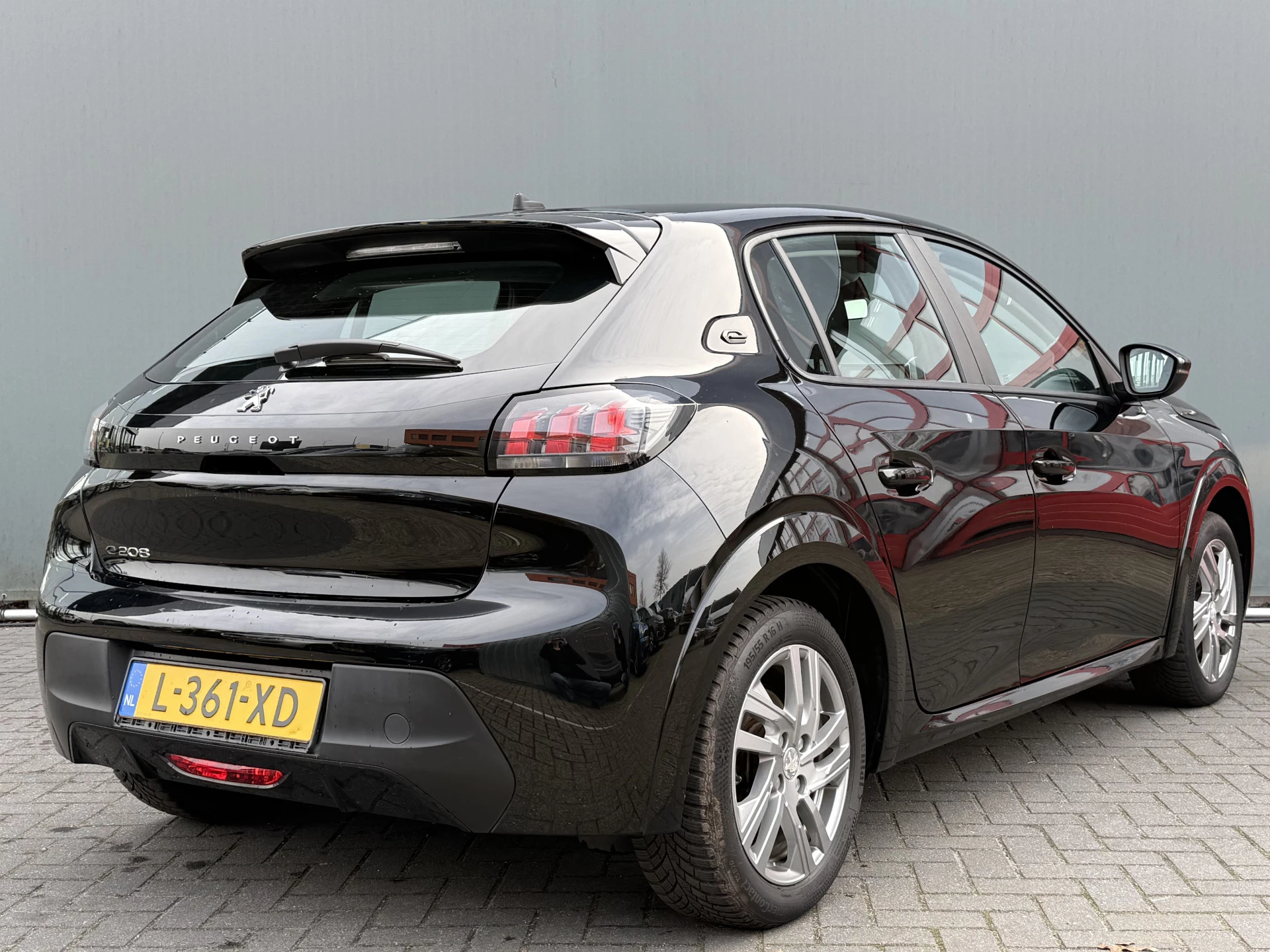 Hoofdafbeelding Peugeot e-208