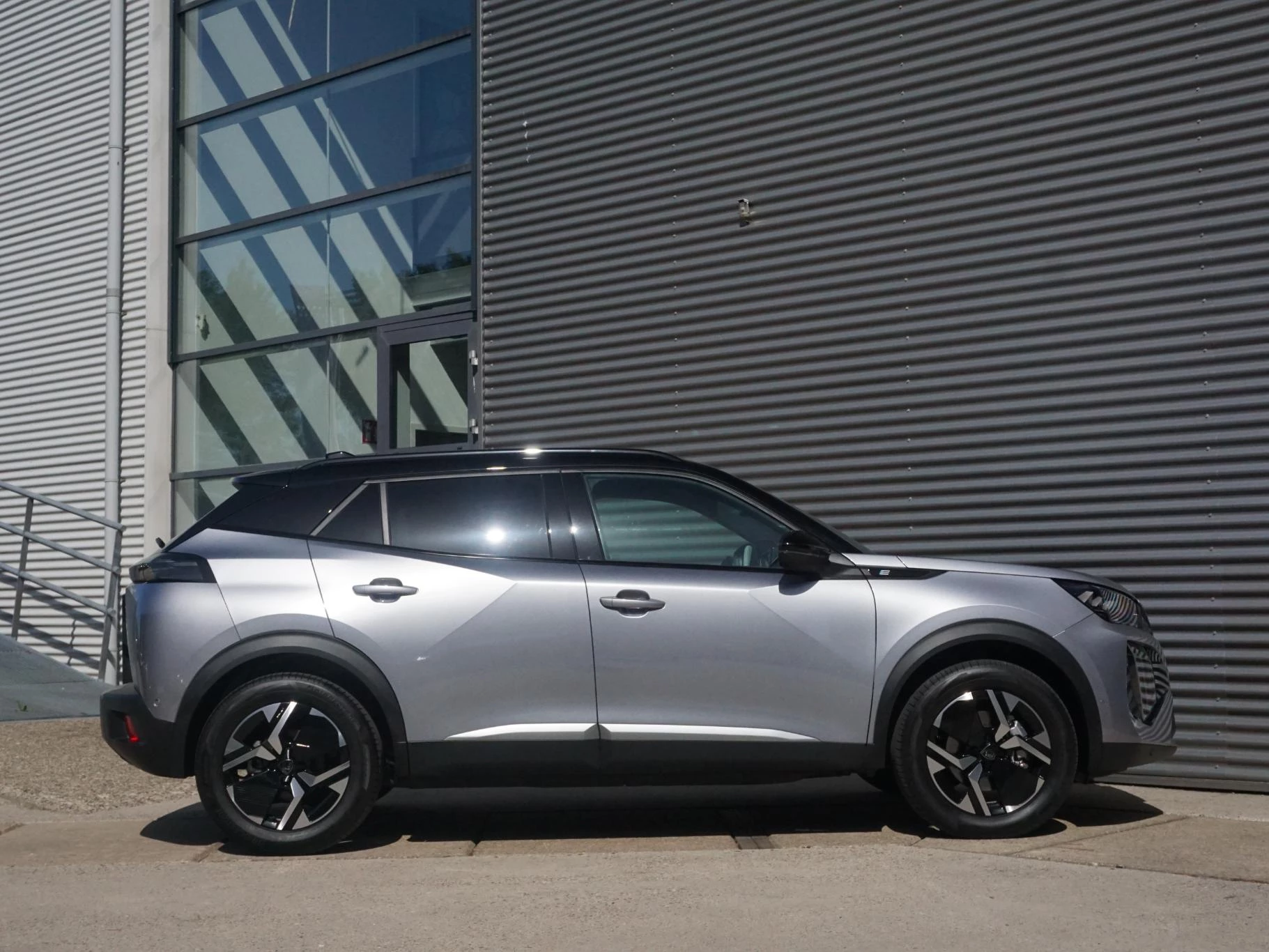 Hoofdafbeelding Peugeot e-2008