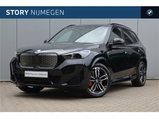 BMW iX1 eDrive20 M Sport / Panoramadak / Achteruitrijcamera / Sportstoelen / M Adaptief onderstel / Comfort Access / Stoelverwarming / Adaptieve LED / Parking Assistant