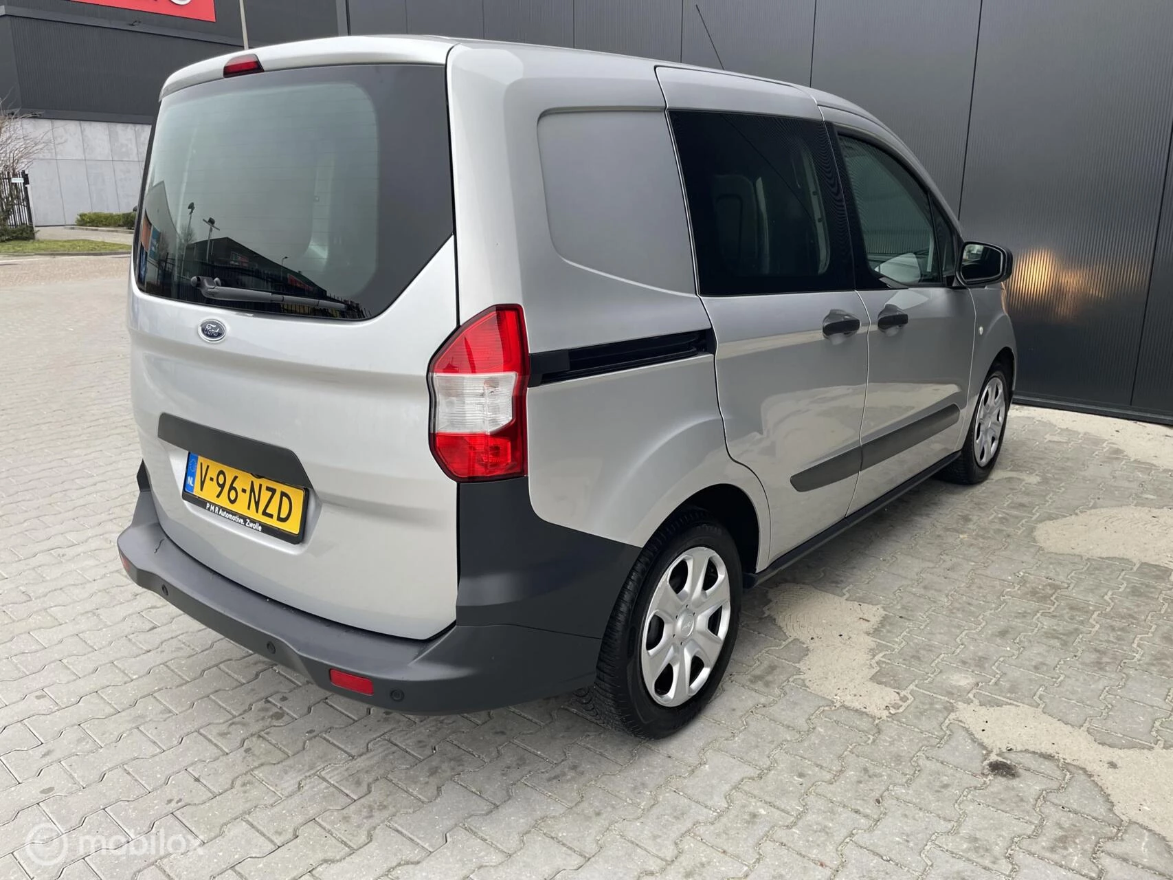 Hoofdafbeelding Ford Transit Courier