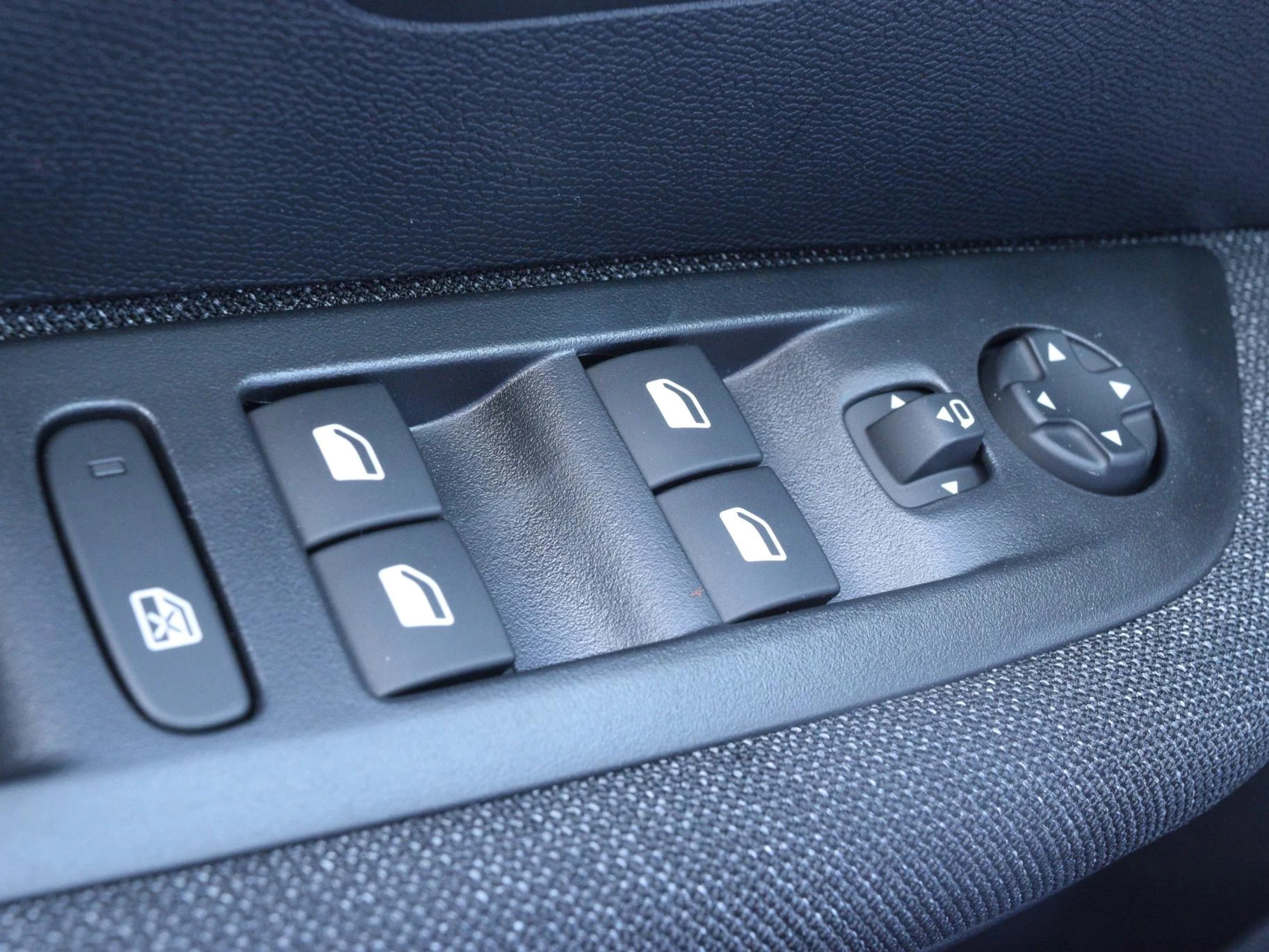 Hoofdafbeelding Peugeot e-208