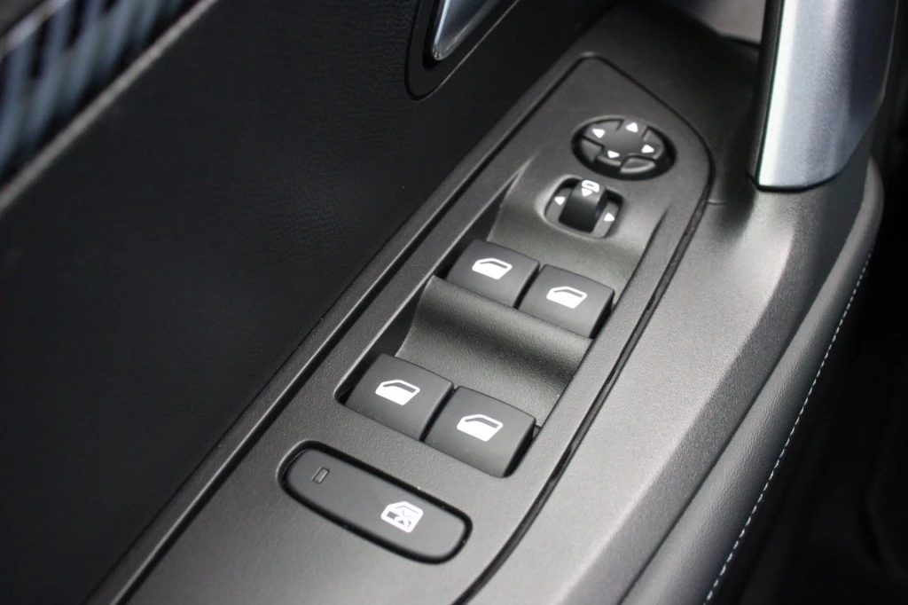 Hoofdafbeelding Peugeot e-2008