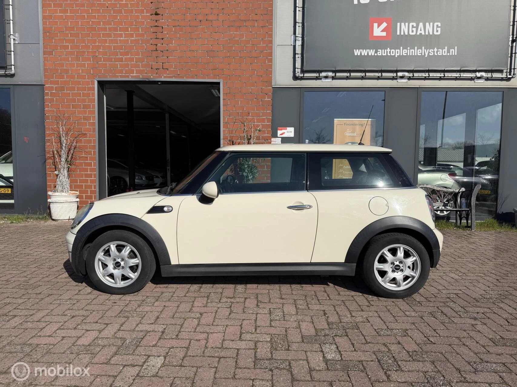 Hoofdafbeelding MINI One