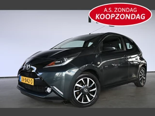 Hoofdafbeelding Toyota Aygo Toyota Aygo 1.0 VVT-i x-play 5-deurs Airco Elektrisch pakket Dakdragers Achteruitrijcamera Multimediascherm Lichtmetaal 100% Onderhouden Inruil Mogelijk!