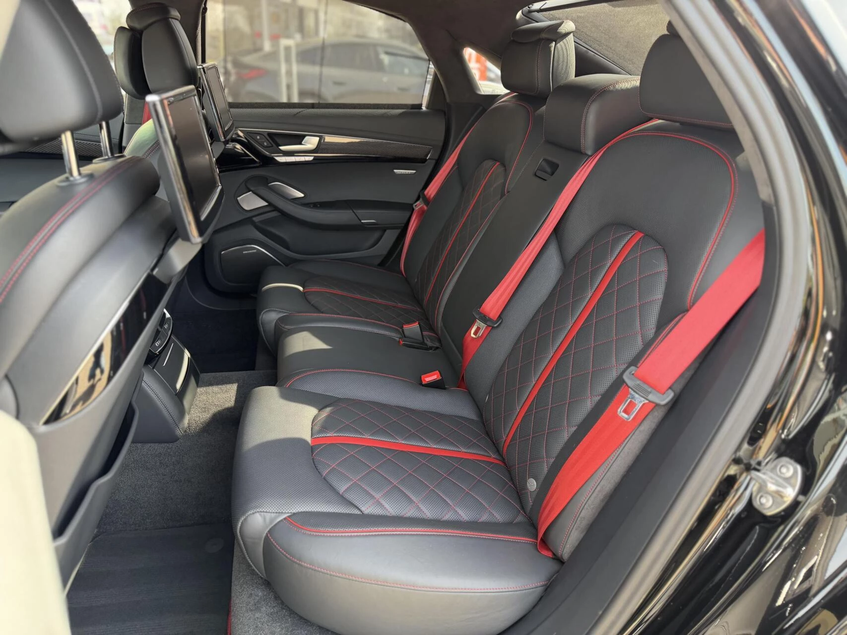 Hoofdafbeelding Audi S8