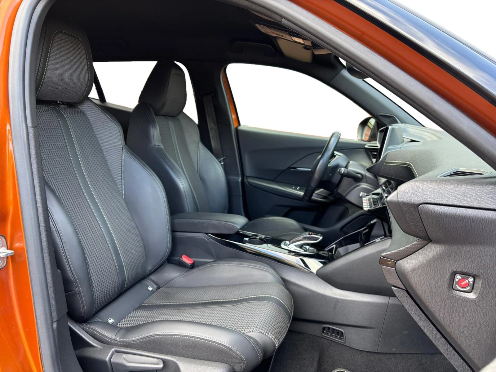 Hoofdafbeelding Peugeot e-2008