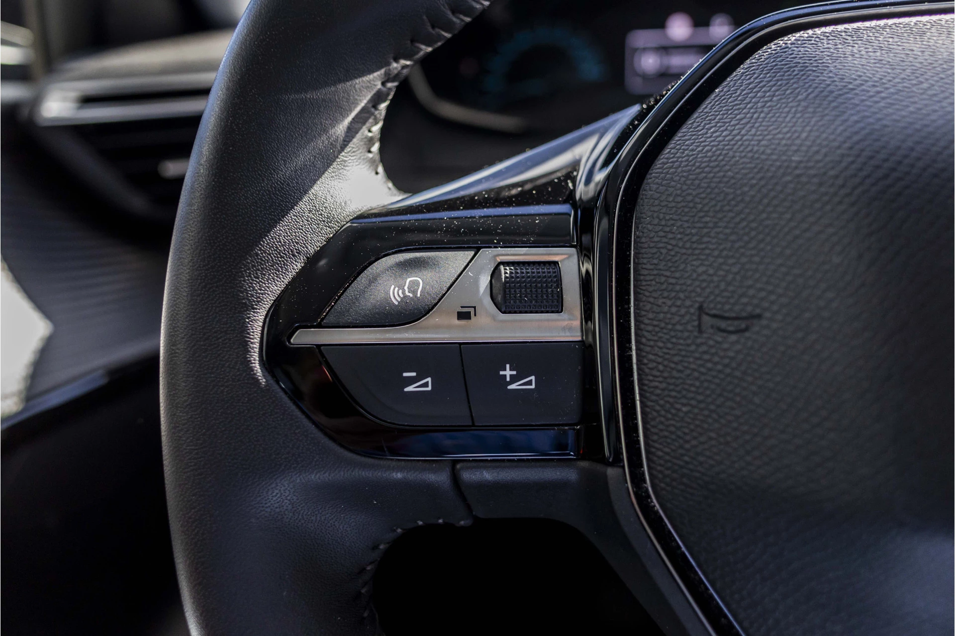 Hoofdafbeelding Peugeot e-208