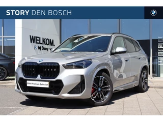 BMW X1 xDrive25e M Sport Automaat / Panoramadak / Trekhaak / Sportstoelen / Adaptieve LED / Comfort Access / M Adaptief onderstel / Parking Assistant