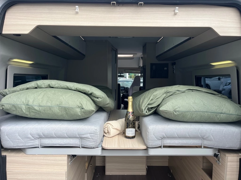 Hoofdafbeelding Adria Twin 640 Slb Plus Enkele Bedden 2x Airco